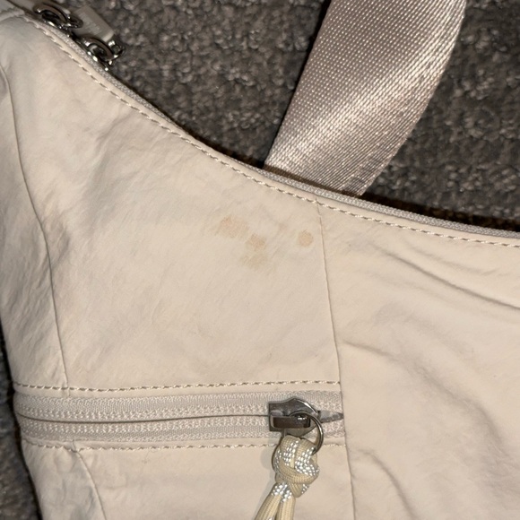 Lululemon Athletica Slouchy Sling Bag 6L - Picture 4 of 4